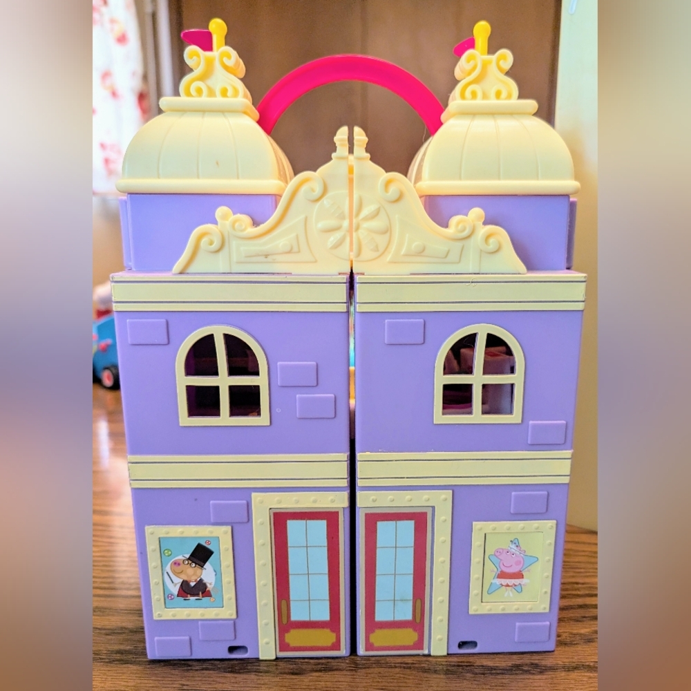 Peppa Pig Performing Arts Center